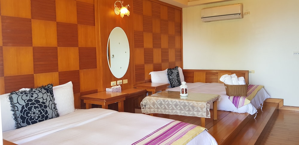 Ming-Jun Holiday Inn