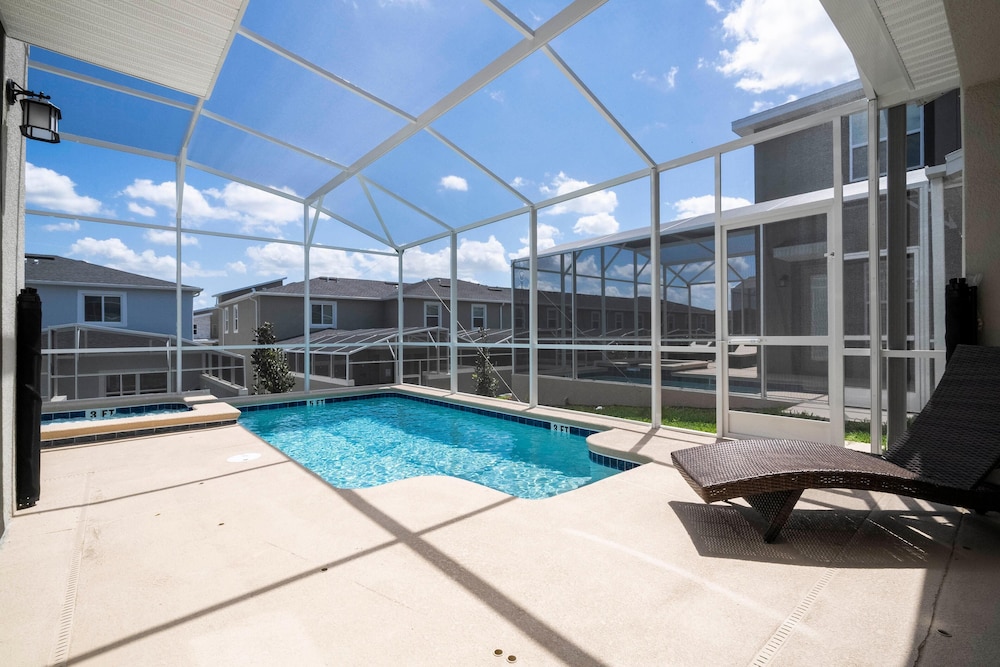1153 KS -luxury Oasis 5BR 5BA Home Private Pool