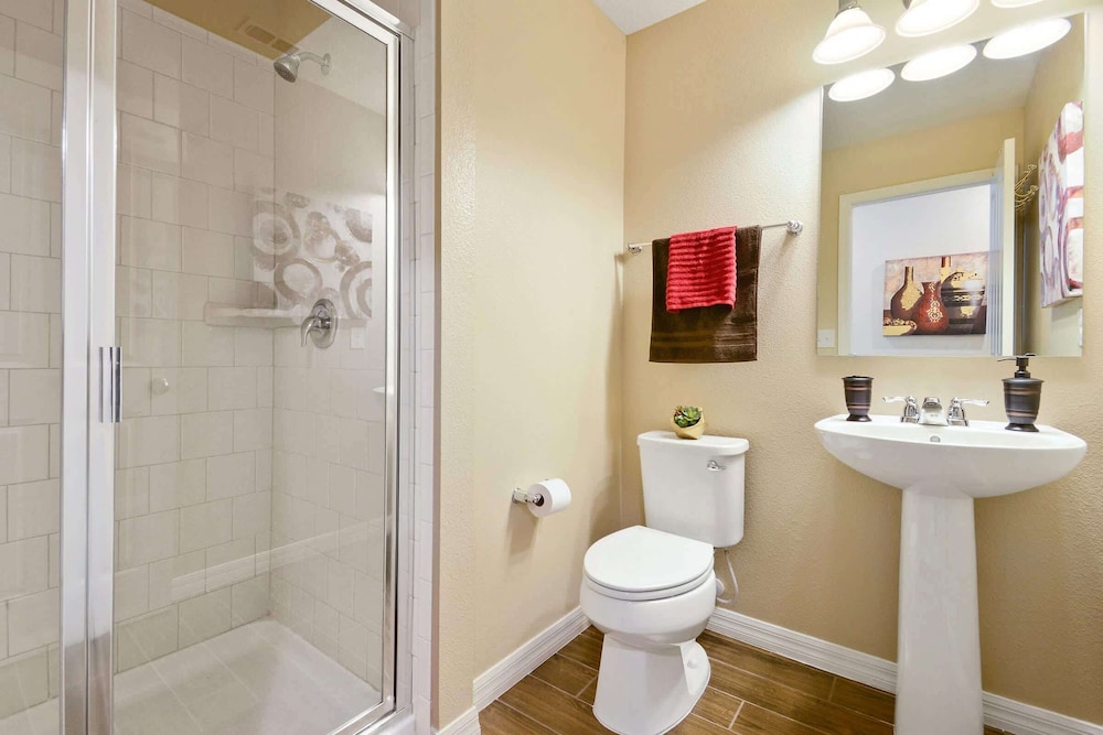 Resort-style 4BR Home Gated Community Near Disney