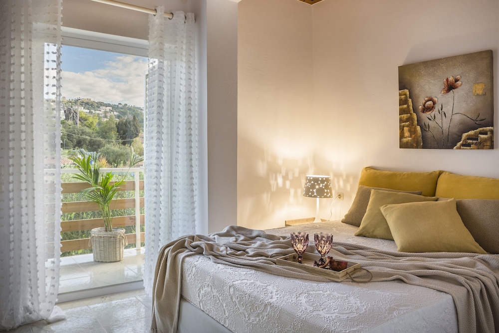 Malibu Studios & Apartments