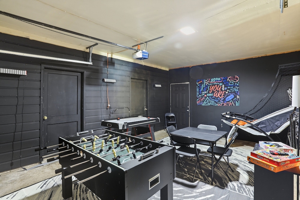 Bluff City Gem With Game Room 3 Bedroom Home