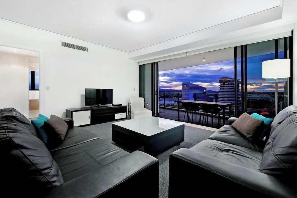 Broadbeach Skyline 3 Bedroom Retreat