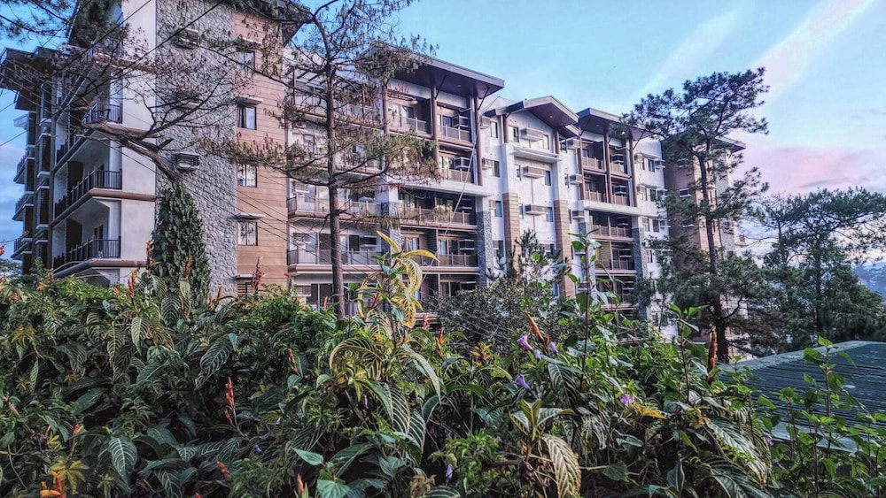 Unit 305 New Brenthill Condo With Balcony Near SM BGO