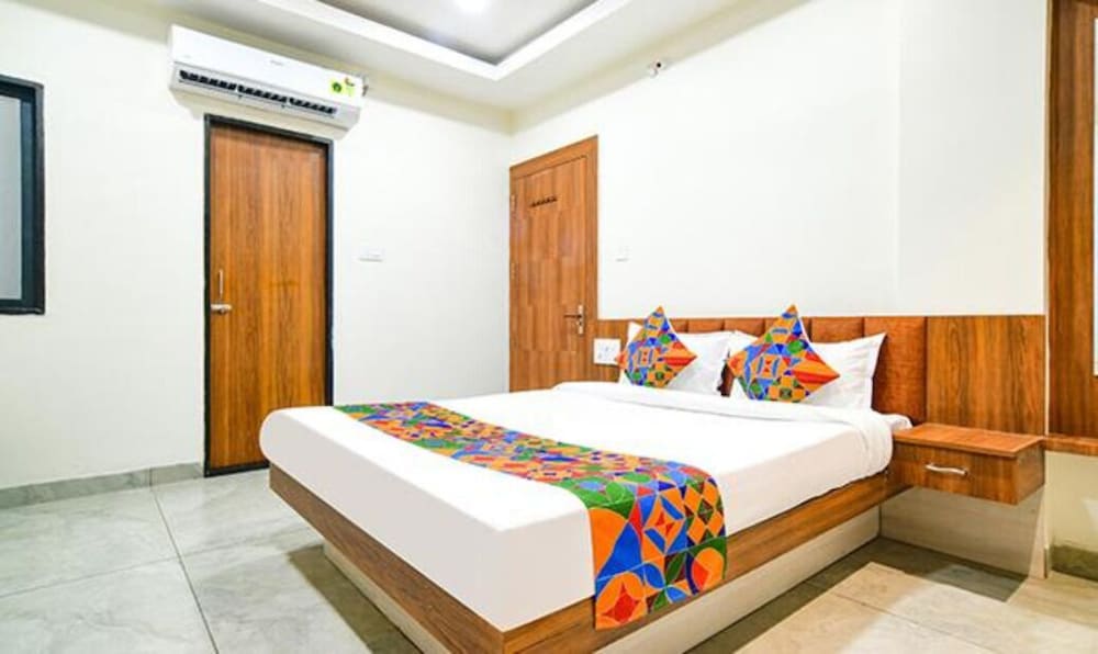 Hotel Shree Nakoda Paradise
