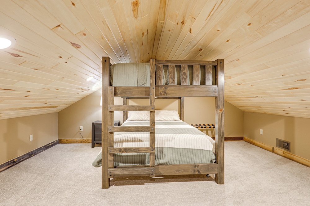 Near Hiking & Snowmobile Trails: Wabeno Cabin!