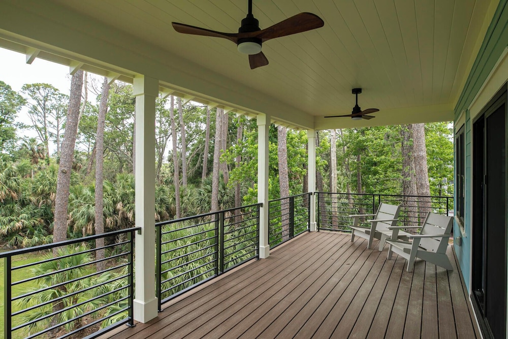 Experience Modern Coastal Living in This Beautifully Designed 4-bed, 4-bath Home