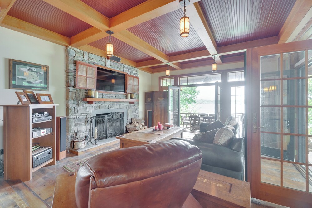 Luxe Family Home on Orange Lake w/ Private Dock!