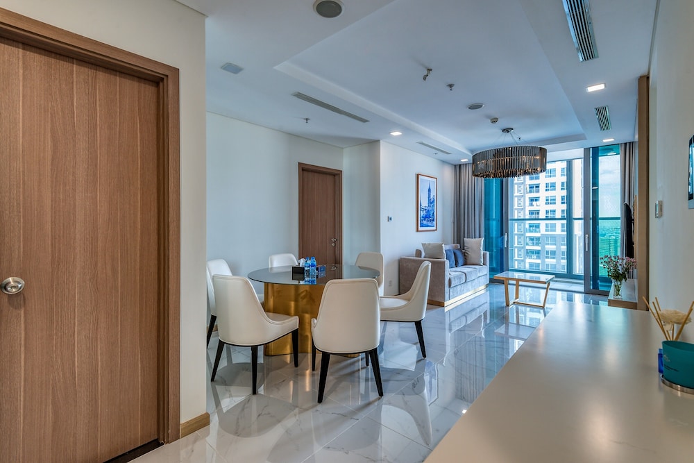 DongDong Skyview APT in Landmark81 Tower