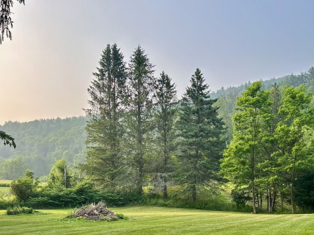 Amazing Hiking Cozy Home Close to Mountns Fireplace