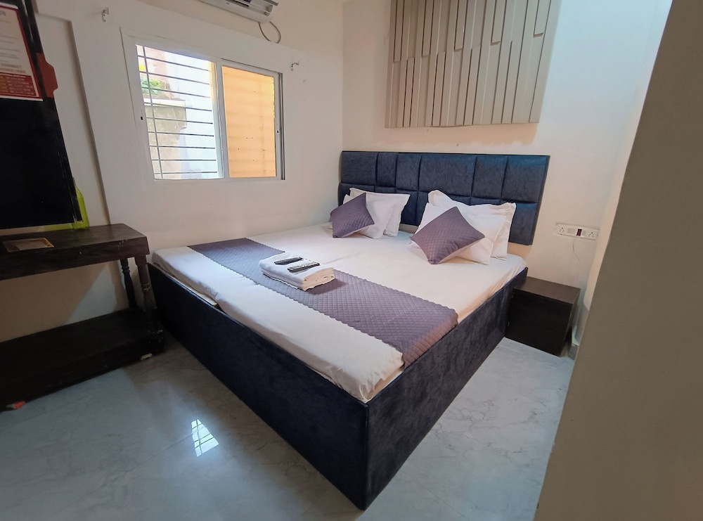 Shri Radha hotels