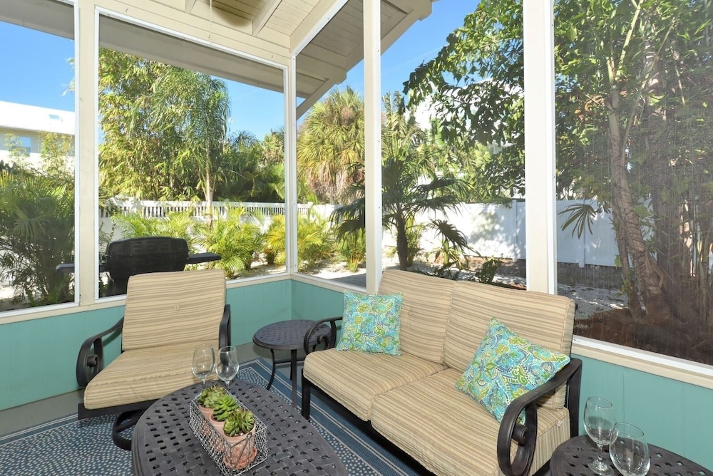 Minnow 2 2 Bedroom Villa by RedAwning