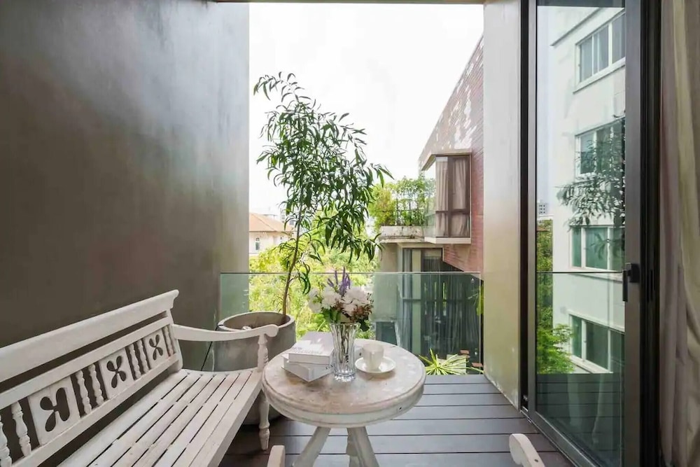 Luxury Modern Pool Jacuzzi Villa 5BR Thonglor