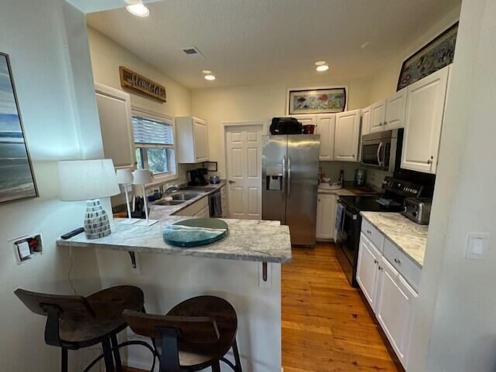Beautifully Appointed 3-bed, 2.5-bath Home, Great Location Near Beach & Club