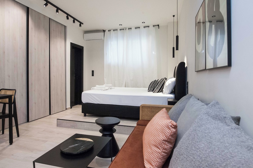 Lovely Brand New Studio byVictoria Metro