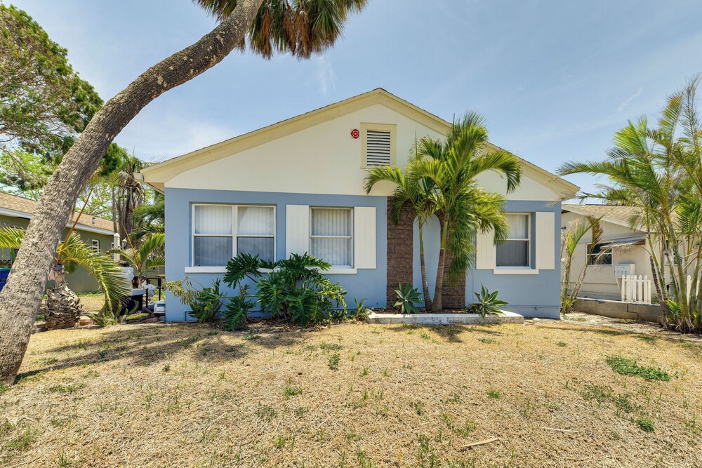 1 Mi to Upham Beach Park: Cozy St Pete Beach Apt!