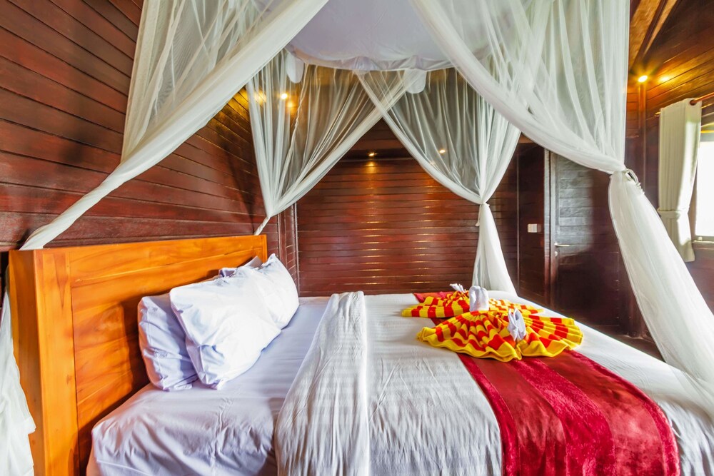 PULA HUTS LEMBONGAN view 2