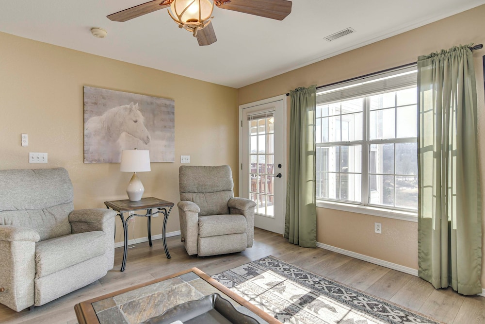 On Thousand Hills Golf Course: Condo w/ Sunroom