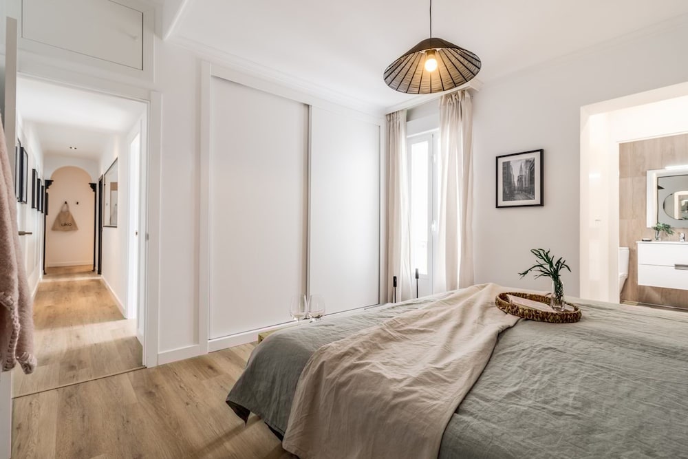 Nicks - 2 Bedrooms in Trafalgar