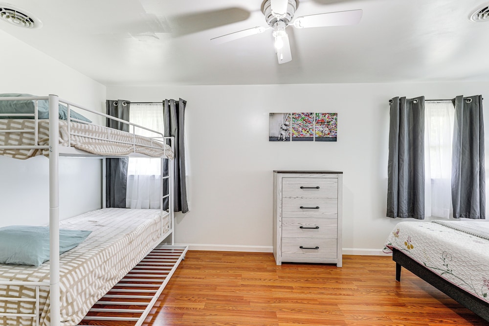 Getaway on 1/2 Acre w/ Deck in Georgetown