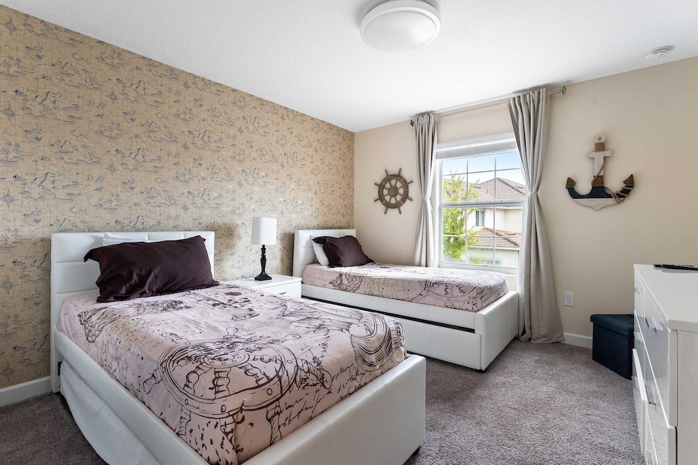 Themed Mickey Bedroom 4BR up to 8 People Sl4802