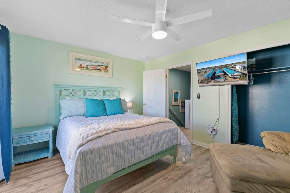 Spacious 2BR Condo With Pool Steps From the Beach