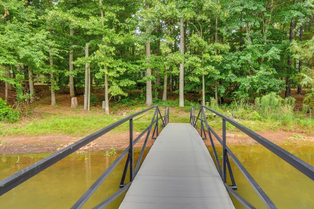 Peaceful Lake Hartwell Hideaway w/ Boat Dock! - Property Image 7