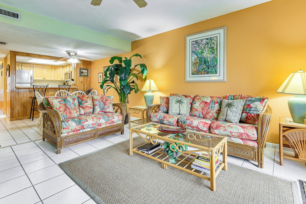 Community Pool: St Augustine Condo Near Beaches