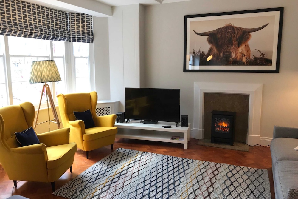 Sunny and Bright Flat, 2 Minutes From Hyde Park
