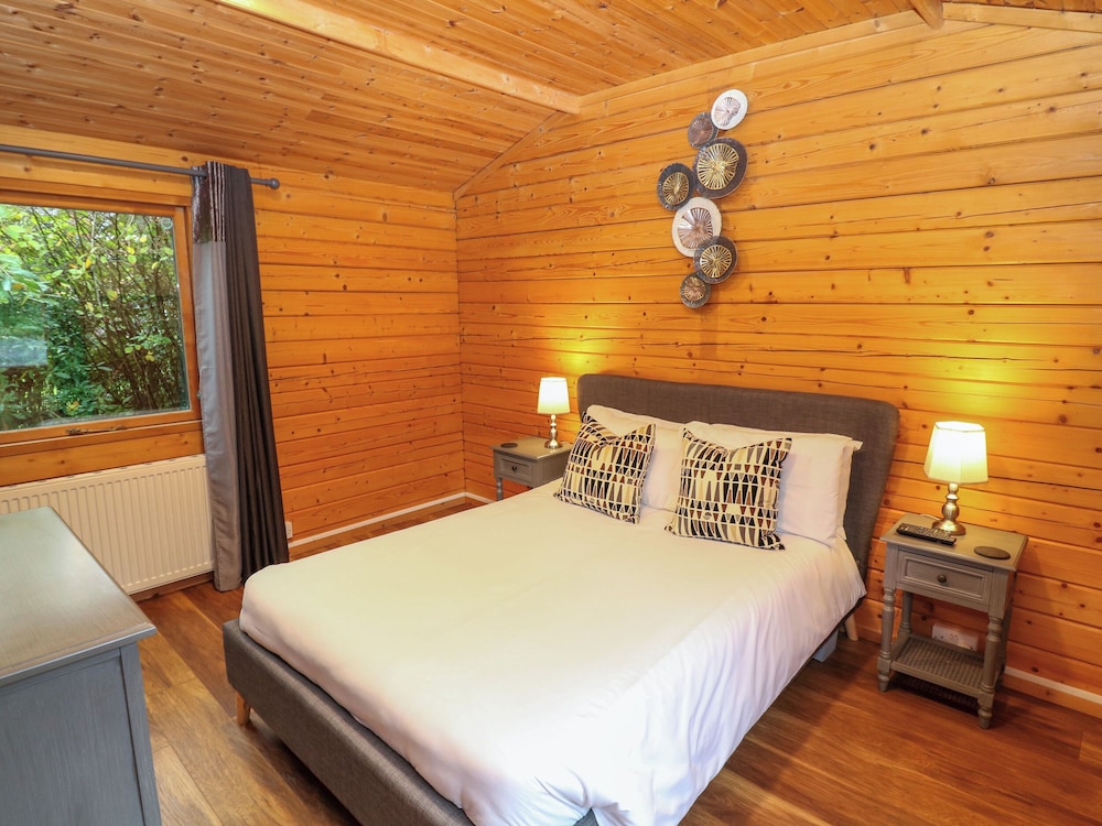 Lakeside Lodge