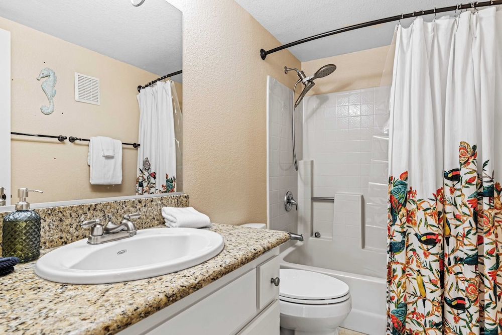 Close to Beach w/ Patio & Resort Amenities The Point at Corniche by Avantstay Str16-0458