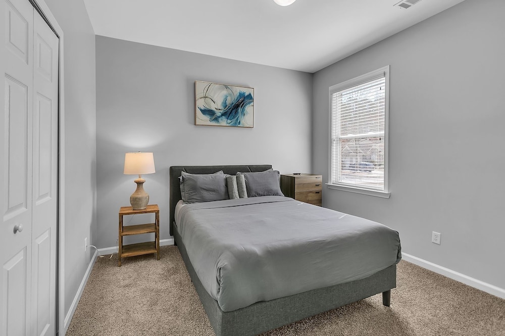Spacious Family Retreat in Atlanta - Sleeps 10