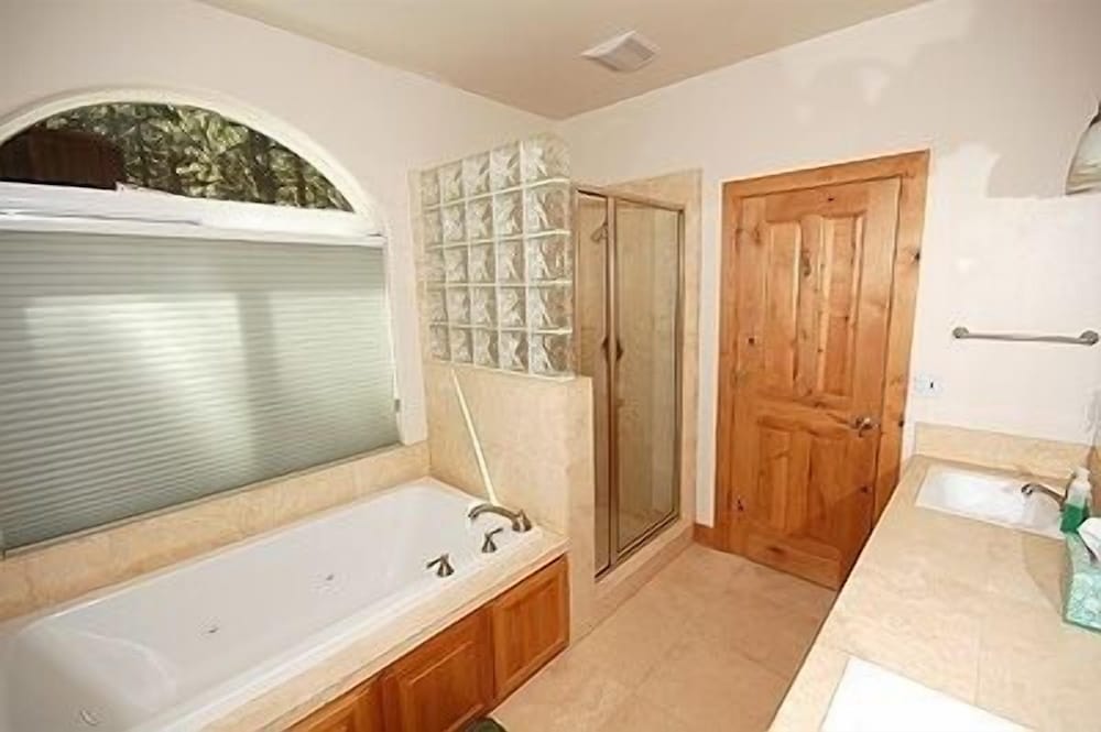 Lake Tahoe Vacations - 1800 High Meadows Trail 4 Bedroom Home by RedAwning - Property Image 2