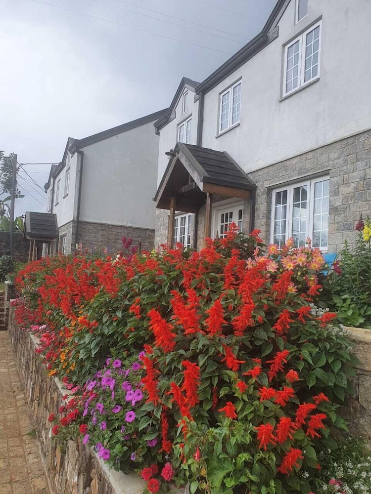 Lakeside Cottages