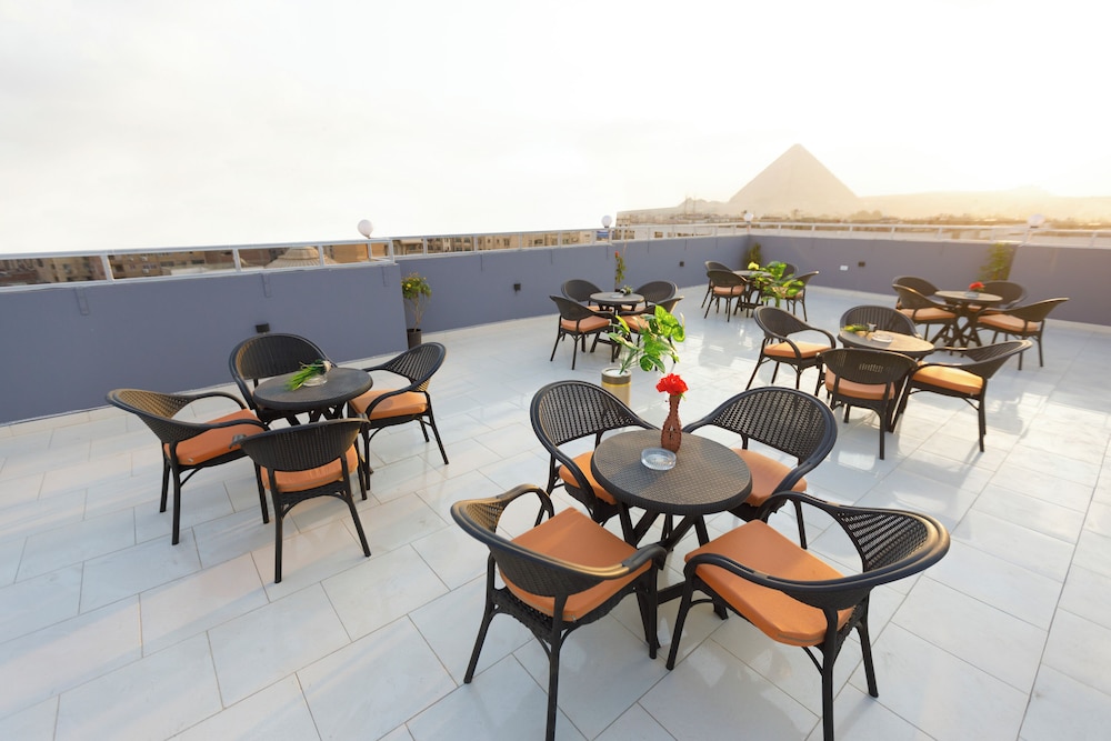 Phoenix Pyramids View Inn