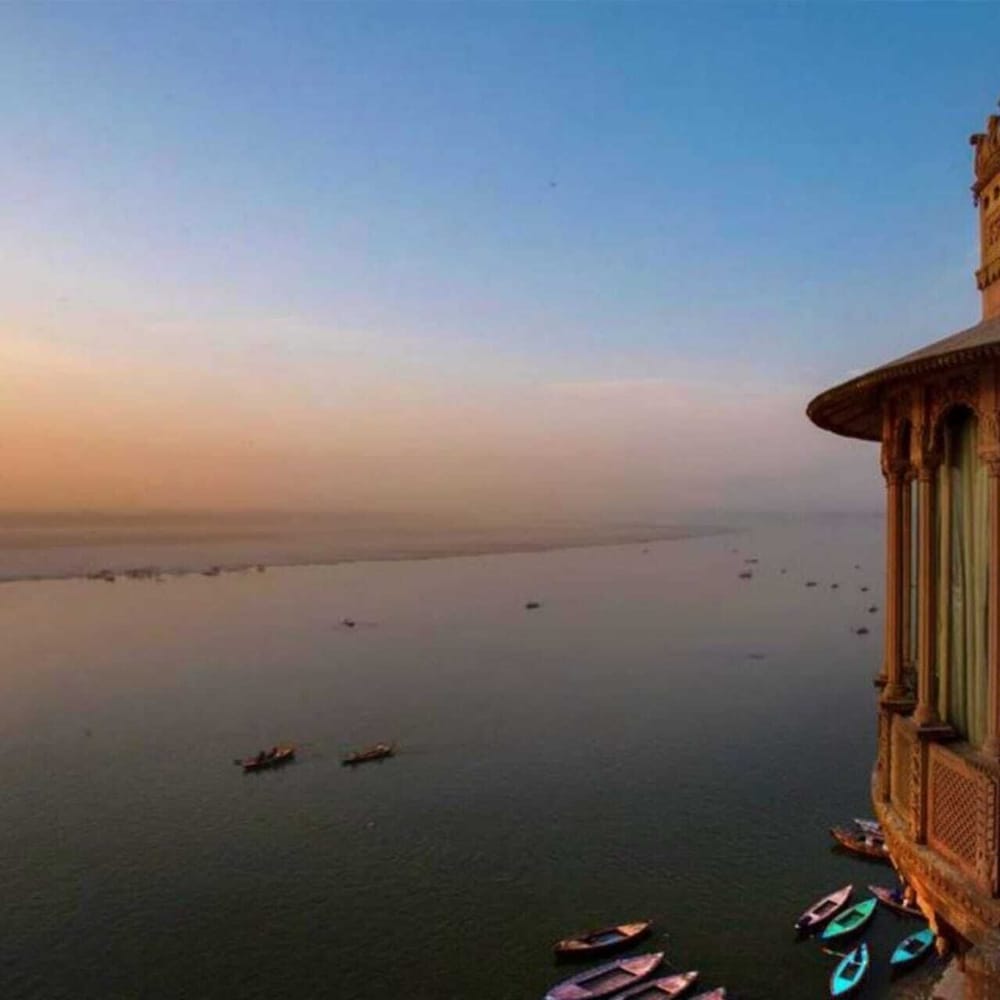 Sada Shiv Guest House near Ganga river