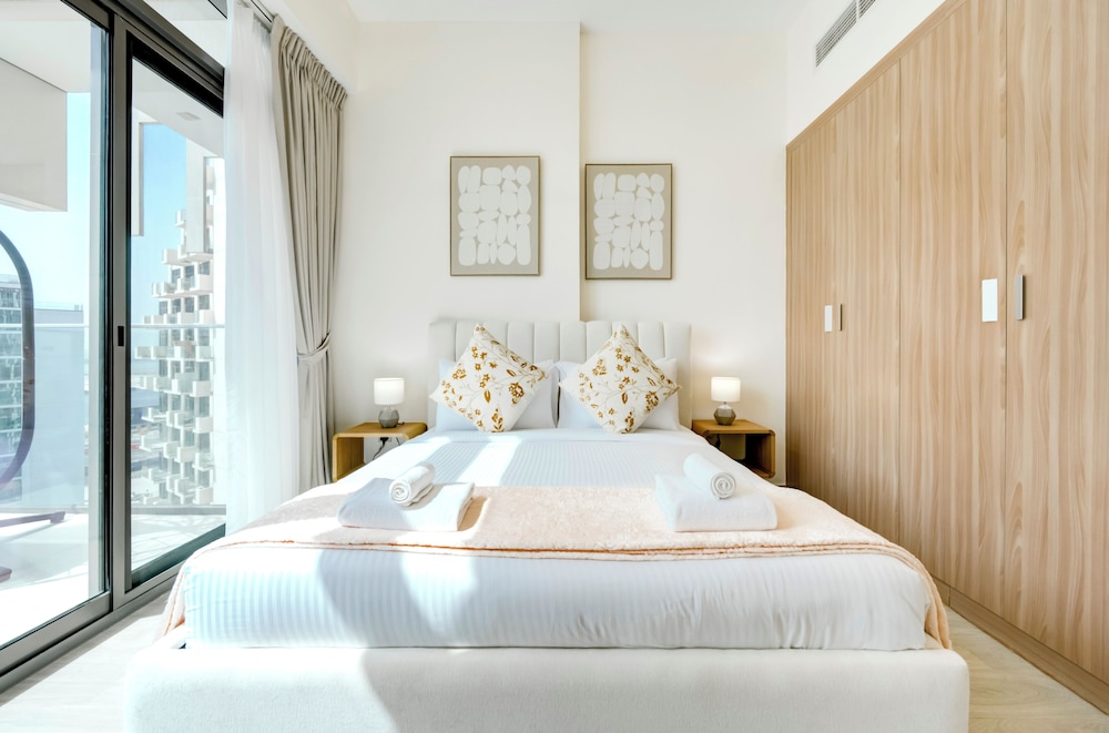 Farhad Azizi Residences - Al Jaddaf