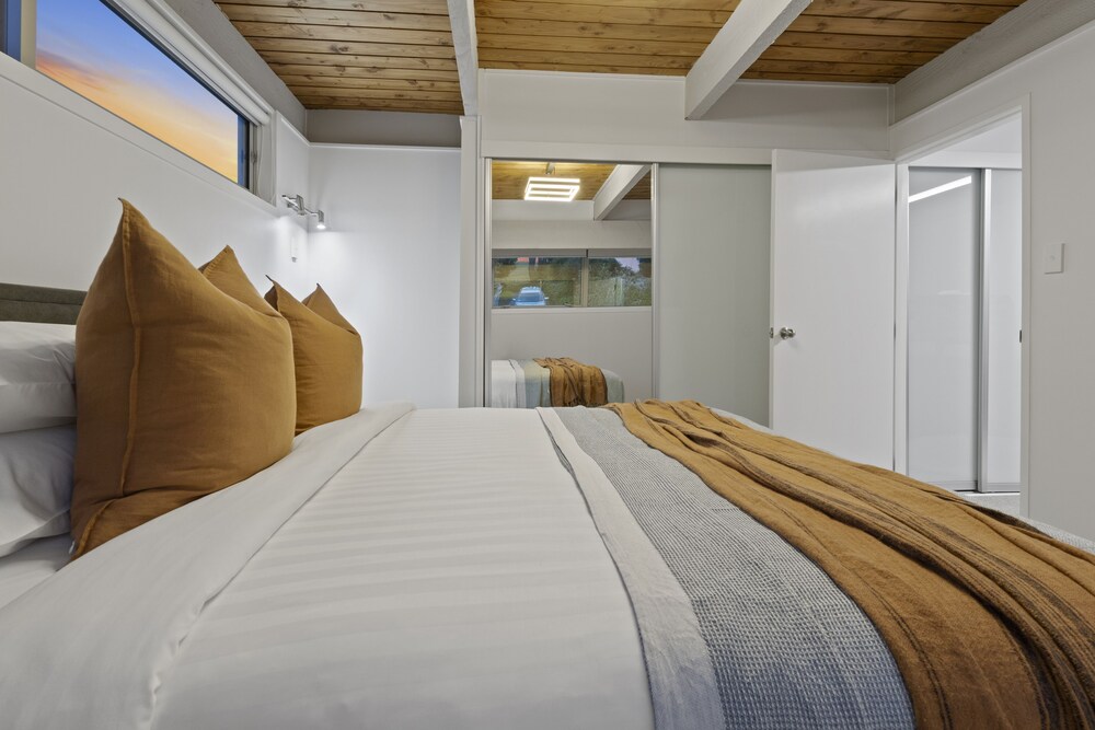 Hilltop Country Retreat with Seaviews view 4