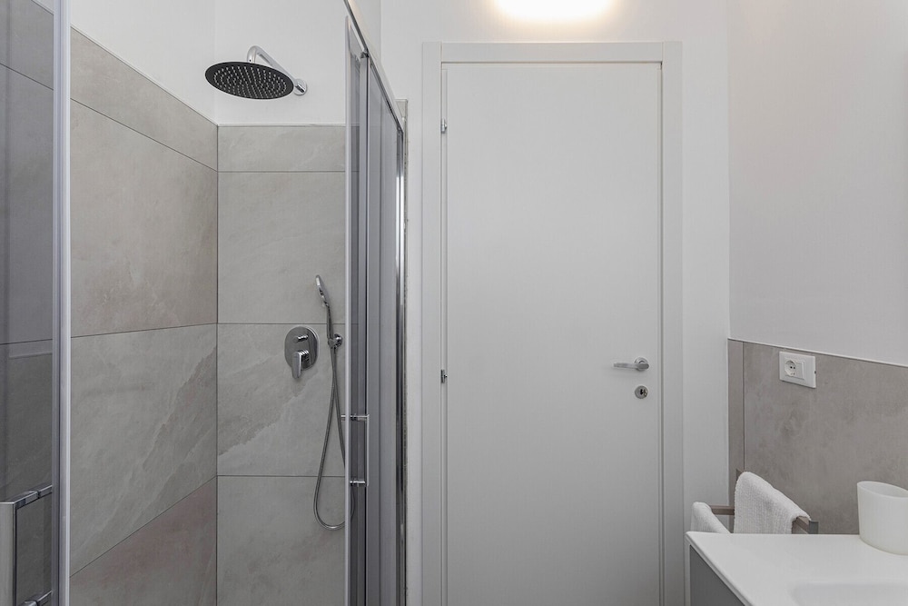 Quinto Modern Flat by Wonderful Italy