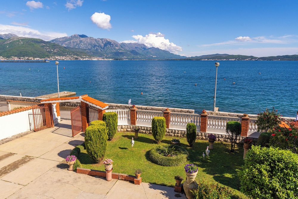 Seafront Haven Darka