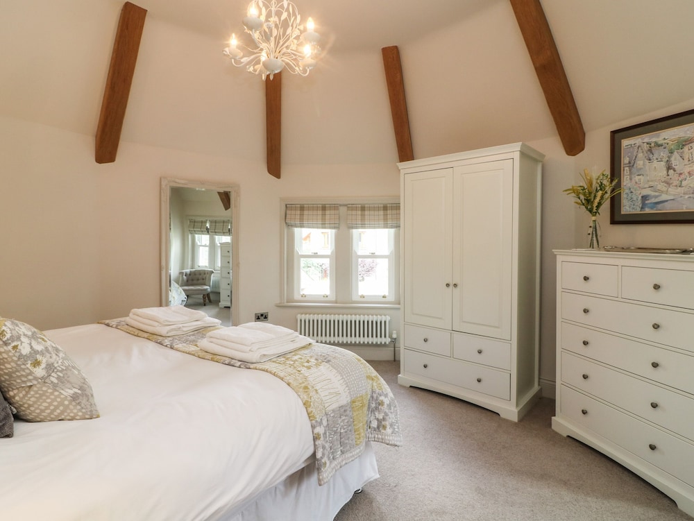 Lonsdale Cottage