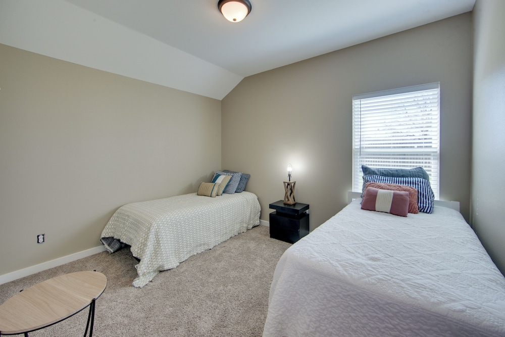 8 Mi to State Park: Home w/ Fenced Yard in Lindale