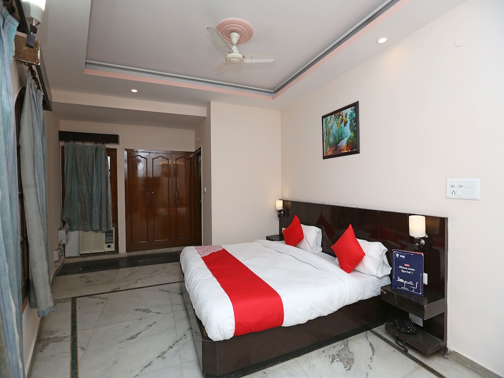 OYO 14390 Hotel Samrat