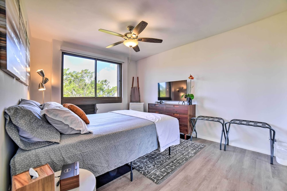 Modern & Cozy Condo Near Beaches w/ Coastal Views