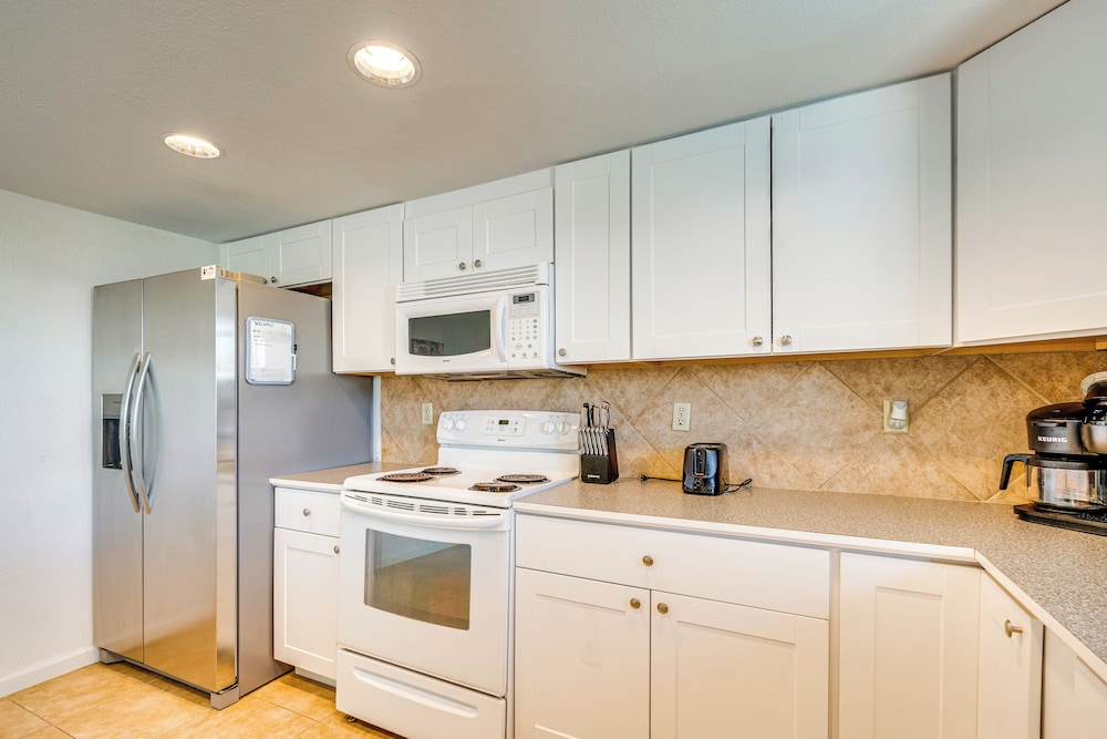 2 Mi to Lake Havasu: Pet-friendly Home