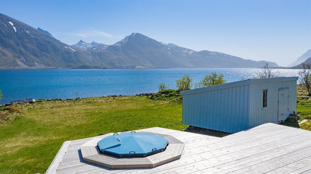 Private Cozy House by the Fjord view 5