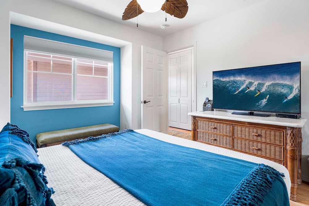 Spacious Corner Unit - Central AC - Vrkcv
