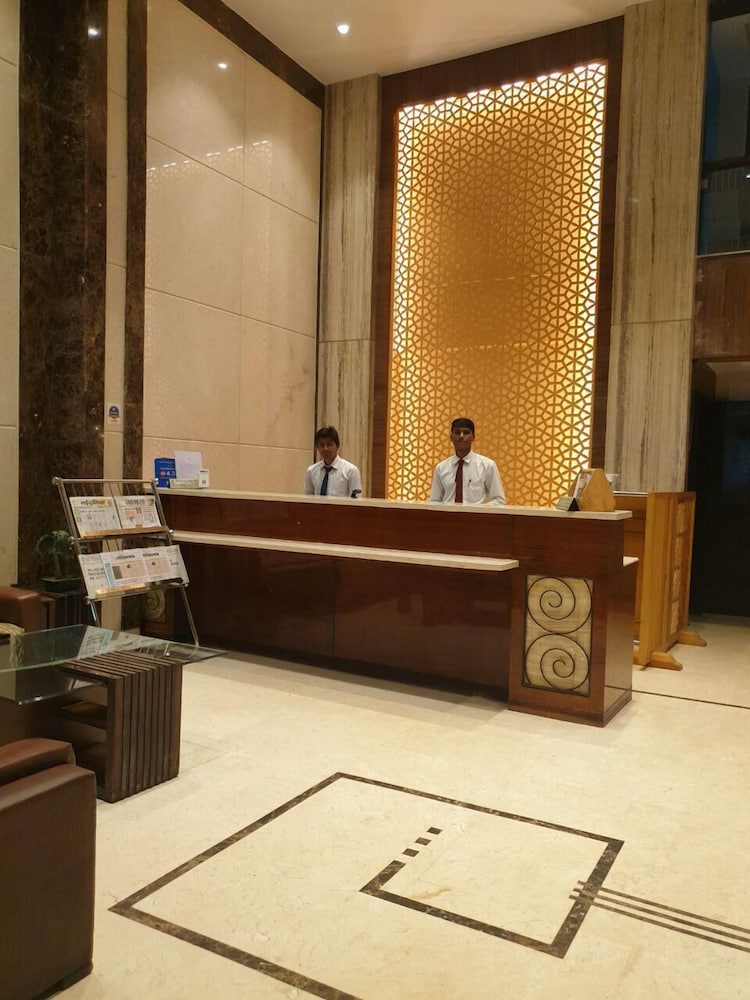 Lobby & Reception