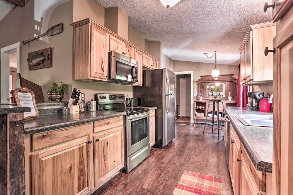 Waterfront Karnack Home w/ Boathouse  Deck! - Property Image 16