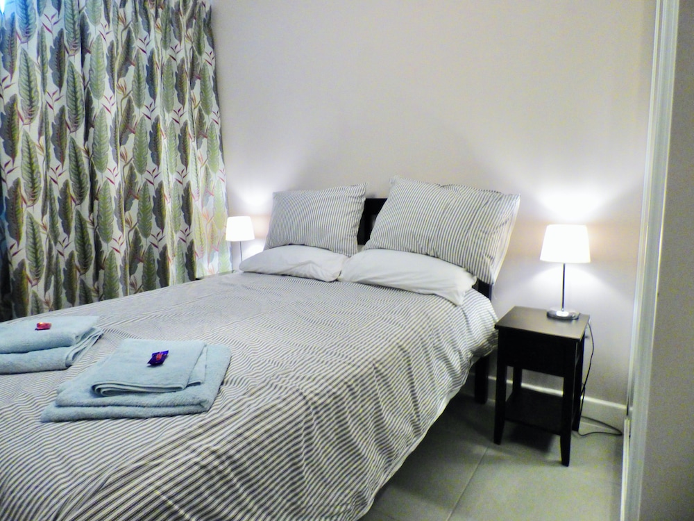 Gower - 2 Beds - Parking - EV Charger - Wifi
