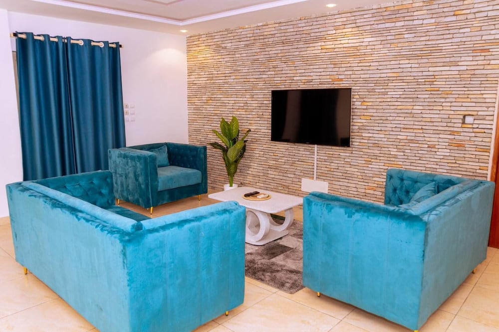 House 5 Mins From the Beach, 15 Mins From the Airport